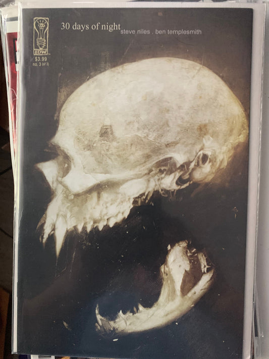Comic book cover titled '30 days of night' with a vampire skull illustration on a dark background.